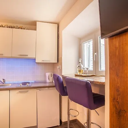 Honey Apartment Cres