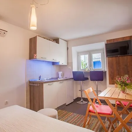 Honey Apartment