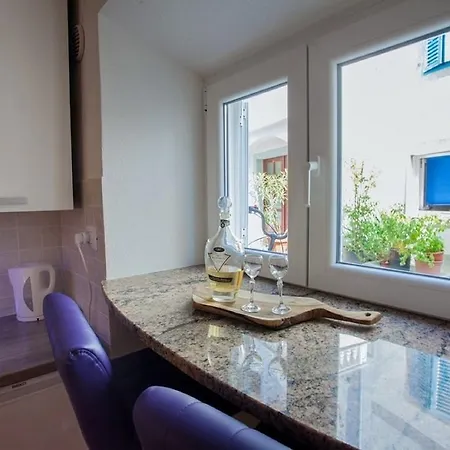 Apartment Honey *