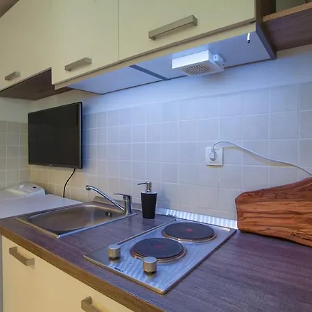 Honey Apartment Cres