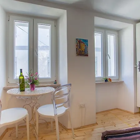 Honey Apartment